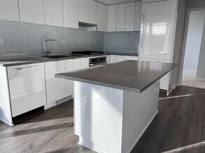 2388 Madison Ave in Burnaby, BC - Building Photo - Building Photo