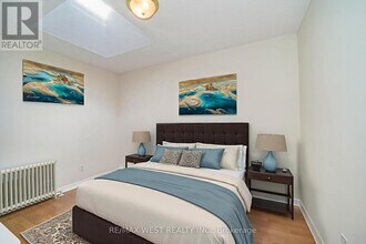 818 The Queensway in Toronto, ON - Building Photo - Building Photo