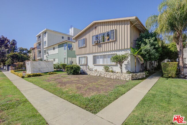 1055 S Wooster St in Los Angeles, CA - Building Photo - Building Photo