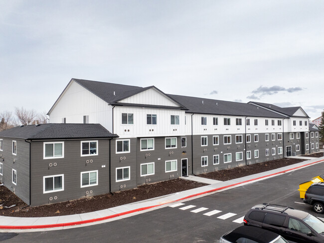 Black Feather Apartments in Idaho Falls, ID - Building Photo - Primary Photo