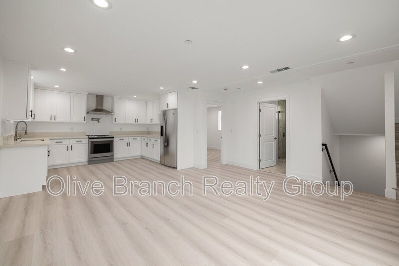637 N Kingsley Dr in Los Angeles, CA - Building Photo