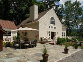 121 Queechy Lake Dr in Canaan, NY - Building Photo