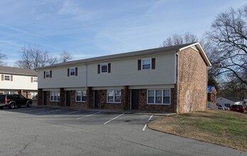 402 N Myrtle School Rd in Gastonia, NC - Building Photo - Building Photo