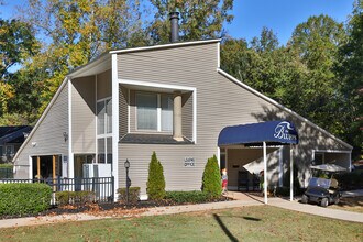 The Bluffs Apartment Homes in Spartanburg, SC - Foto de edificio - Building Photo