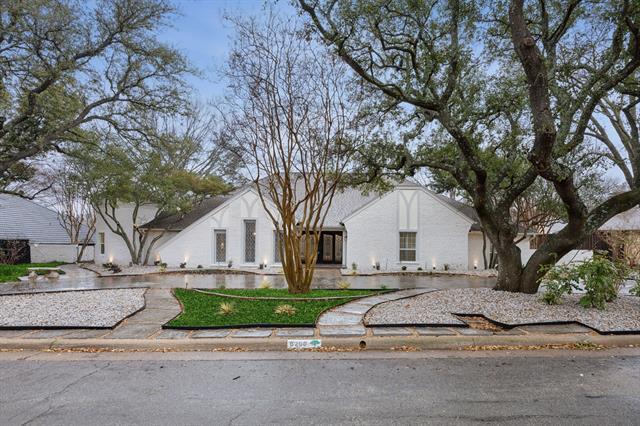 6260 Emeraldwood Pl in Dallas, TX - Building Photo