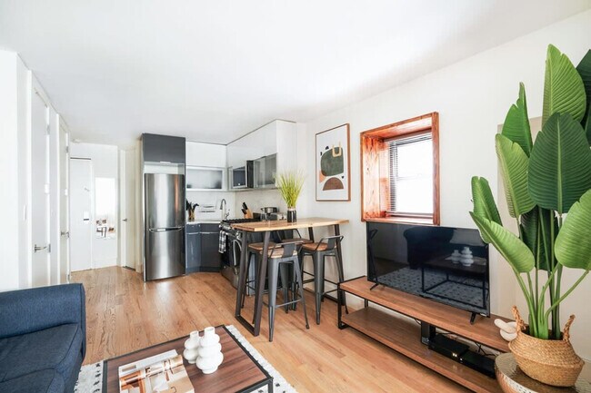 244 E 75th St in New York, NY - Building Photo - Building Photo