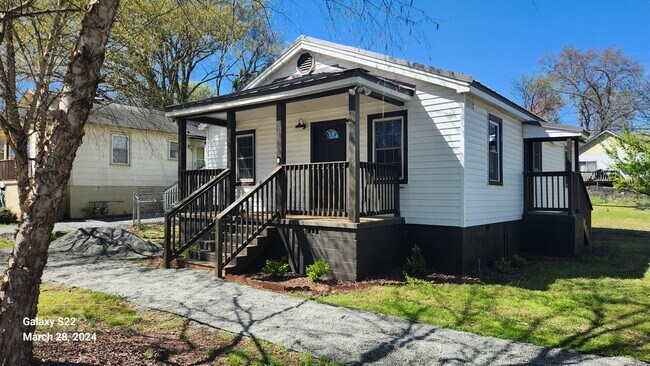 39 E 7th St in Greenville, SC - Foto de edificio - Building Photo