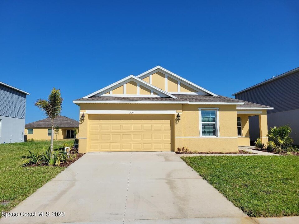 2429 Bonnyton Ln NW in Palm Bay, FL - Building Photo