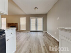 5620 Oregon Trail Ct in Haltom City, TX - Building Photo - Building Photo