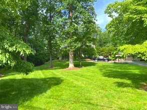 8820 Burning Tree Rd in Bethesda, MD - Building Photo - Building Photo