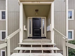 400 New River Rd, Unit 309 in Manville, RI - Building Photo - Building Photo