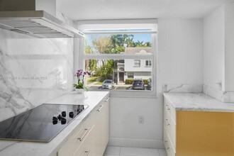4648 NW 97th Pl in Doral, FL - Building Photo - Building Photo