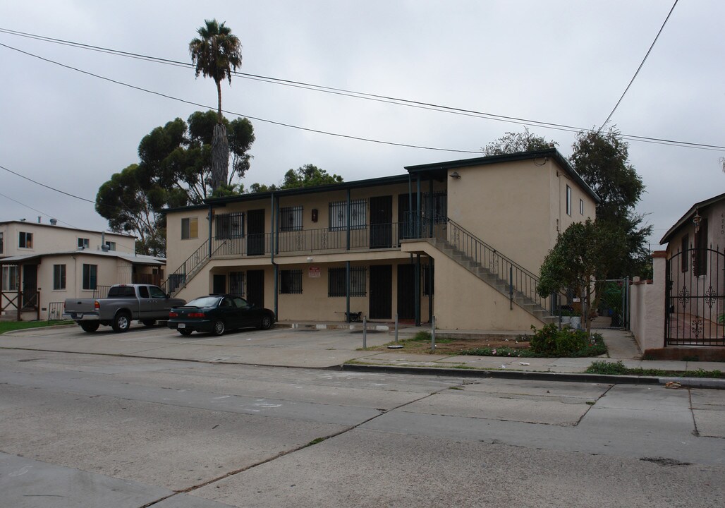 4764 Auburn Dr in San Diego, CA - Building Photo