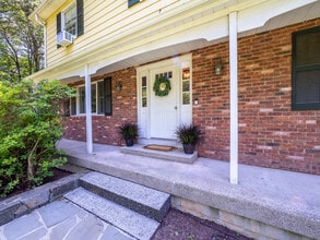 31 Carriage House Dr in Danbury, CT - Building Photo - Building Photo