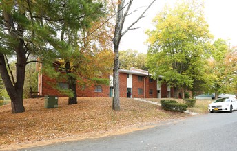 Skytop Village Apartments in Kingston, NY - Foto de edificio - Building Photo