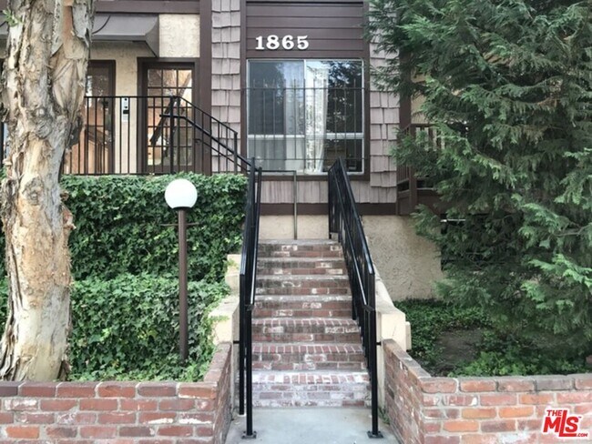 property at 1865 Greenfield Ave