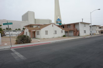 2217 S Fairfield Ave in Las Vegas, NV - Foto de edificio - Building Photo