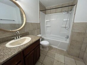 2340 Timbers Dr in Harvey, LA - Building Photo - Building Photo