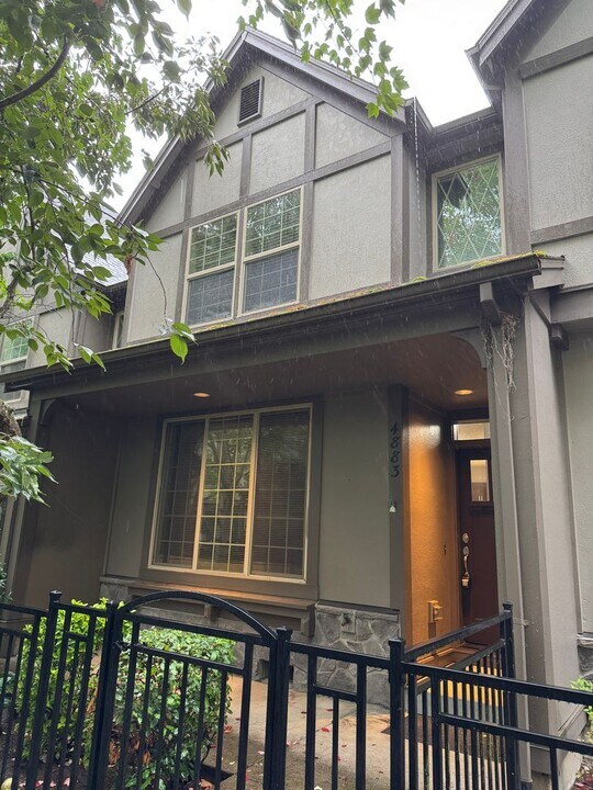 4883 NW Blandy Terrace in Portland, OR - Building Photo