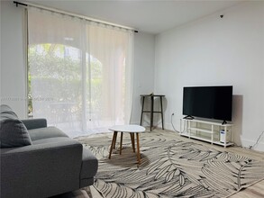 19555 E Country Club Dr in Aventura, FL - Building Photo - Building Photo