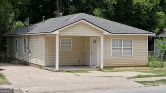 2830 N Lumpkin Rd in Columbus, GA - Building Photo
