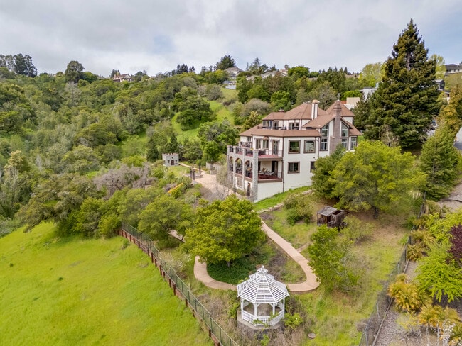 40 Cinnamon Ct in Hillsborough, CA - Building Photo - Building Photo