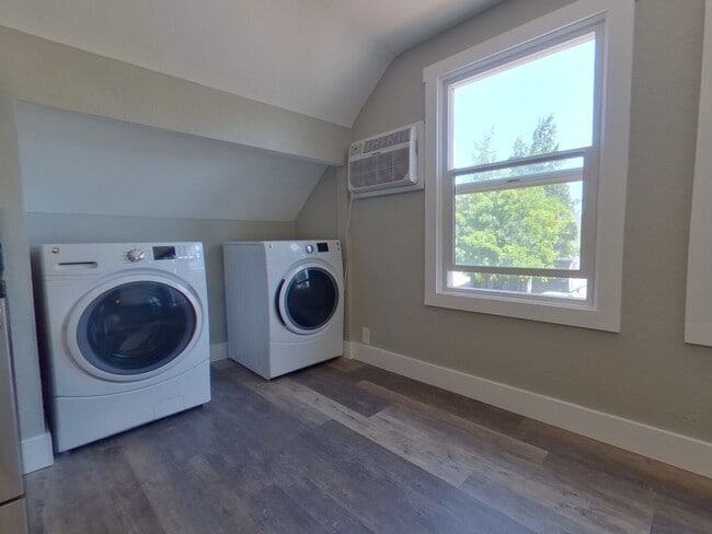 383-385 E 15th Ave in Eugene, OR - Building Photo - Building Photo