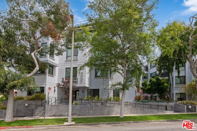 5955 Saturn St in Los Angeles, CA - Building Photo - Building Photo