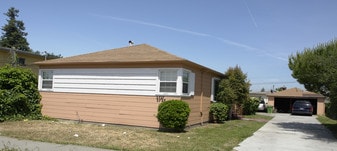2725-2727 Parker Ave in Oakland, CA - Building Photo