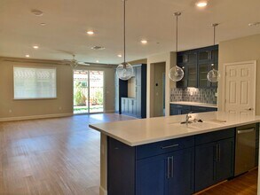 925 Fulton Way in Hollister, CA - Building Photo - Building Photo