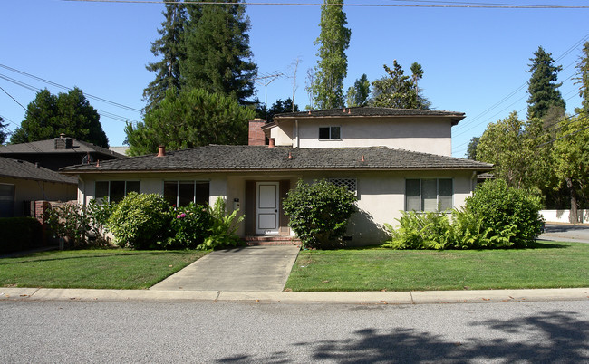 199 Oak Grove Ave in Menlo Park, CA - Foto de edificio - Building Photo