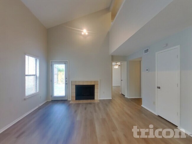 1611 Sunset Village Dr in Duncanville, TX - Building Photo - Building Photo