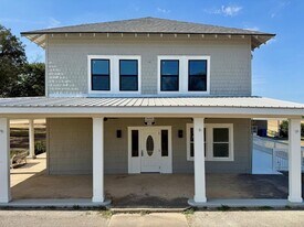 1102 Beech St in Taylor, TX - Building Photo