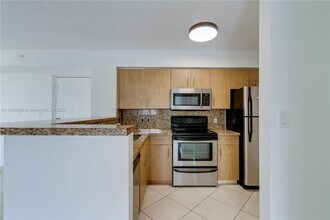 4350 NW 107th Ave in Miami, FL - Building Photo - Building Photo