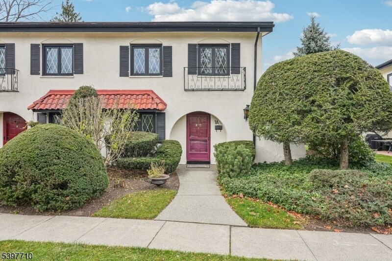 1 Dorado Dr in Morristown, NJ - Building Photo