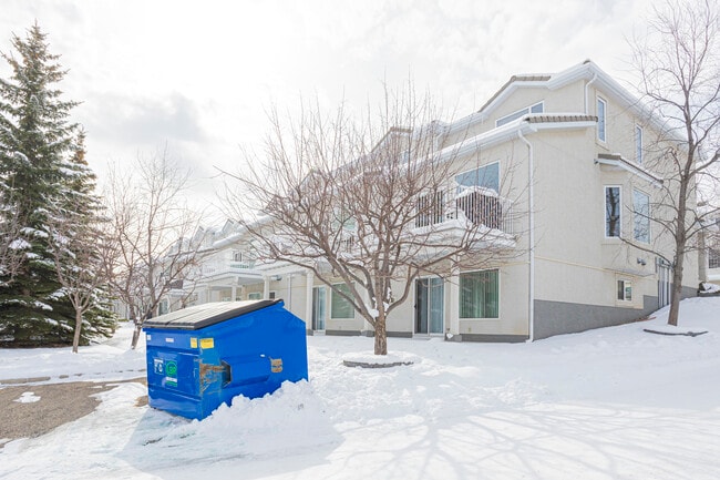 186 Hamptons Link NW in Calgary, AB - Building Photo - Building Photo