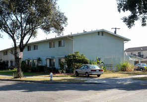 2729 S Rosewood Ave Apartments