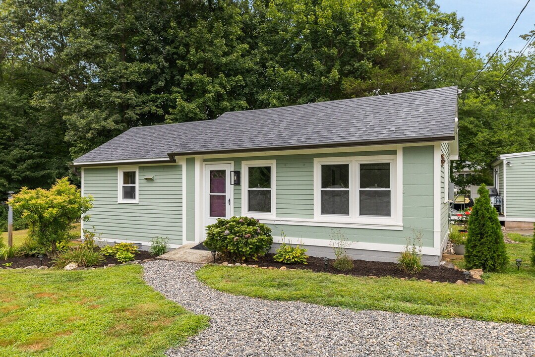 55 River Ln in Deep River, CT - Building Photo