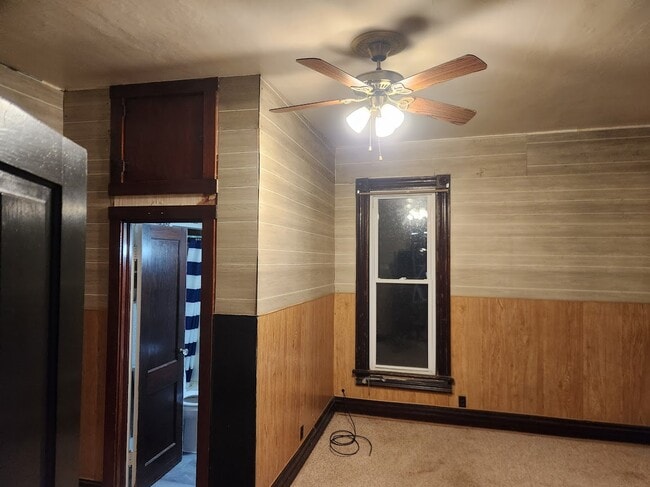 415 SW 3rd St in Loogootee, IN - Foto de edificio - Building Photo