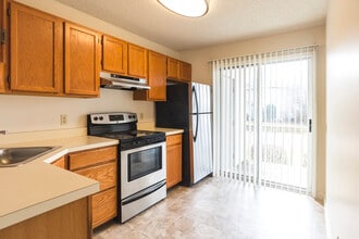 Longview Oaks Apartments in Harrisonburg, VA - Foto de edificio - Building Photo