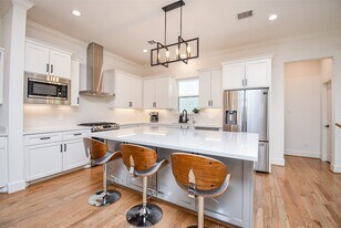 918 W 25th St in Houston, TX - Building Photo