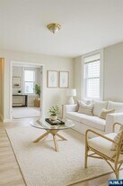 458-460-460 Leslie St, Unit 2L in Newark, NJ - Building Photo