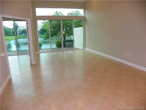 5167 Madison Lakes Cir E in Davie, FL - Building Photo - Building Photo