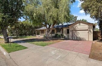 1204 E Sequoia Ave in Tulare, CA - Building Photo - Building Photo