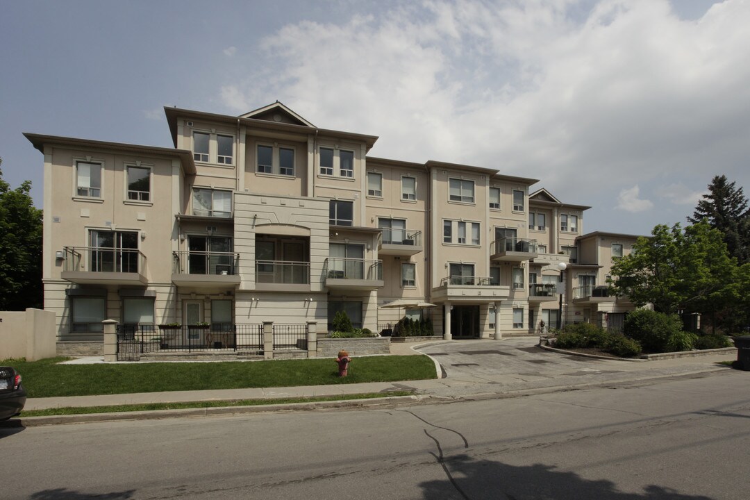 9 Greenbriar Rd in Toronto, ON - Building Photo