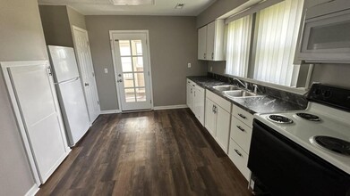 1576 Cleveland Ave in Glasgow, KY - Building Photo - Building Photo