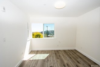 3933 Mission St-Unit -4 in San Francisco, CA - Foto de edificio - Building Photo