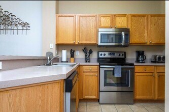 8420 Blue Lagoon Dr in Kissimmee, FL - Building Photo - Building Photo