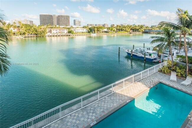 9721 E Bay Harbor Dr in Bay Harbor Islands, FL - Building Photo - Building Photo