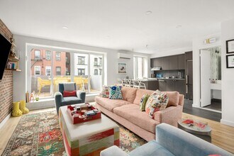 165 Elizabeth St, Unit 4R in New York, NY - Building Photo - Building Photo